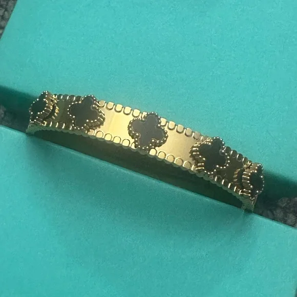 Clover Bangle - Picture 5 of 5